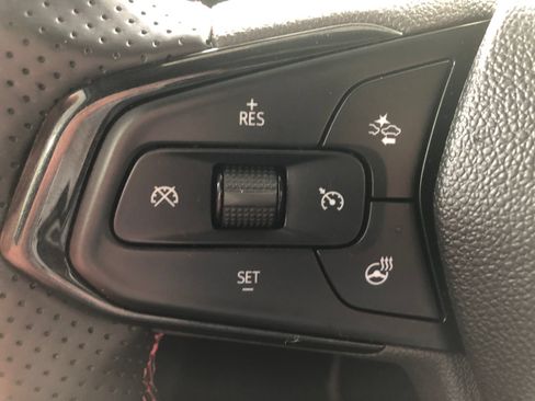 Used 2025 Chevrolet Trax RS w/ Driver Confidence Package FWD image 31