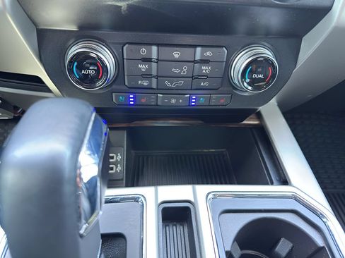 Used 2019 Ford F150 Lariat w/ Equipment Group 502A Luxury AWD/4WD image 22