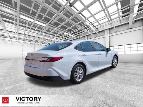 Used 2025 Toyota Camry LE image 3