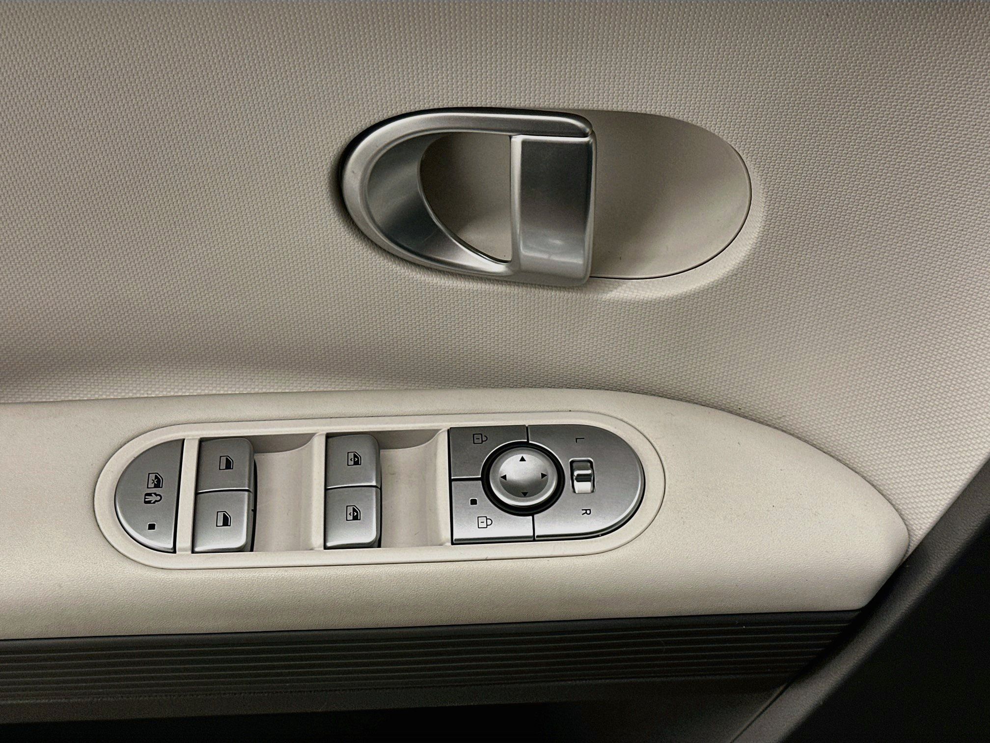 Used 2024 Hyundai Ioniq 5 SEL AWD/4WD image 15