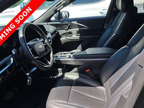 Used 2024 Cadillac Lyriq Luxury AWD/4WD image 6