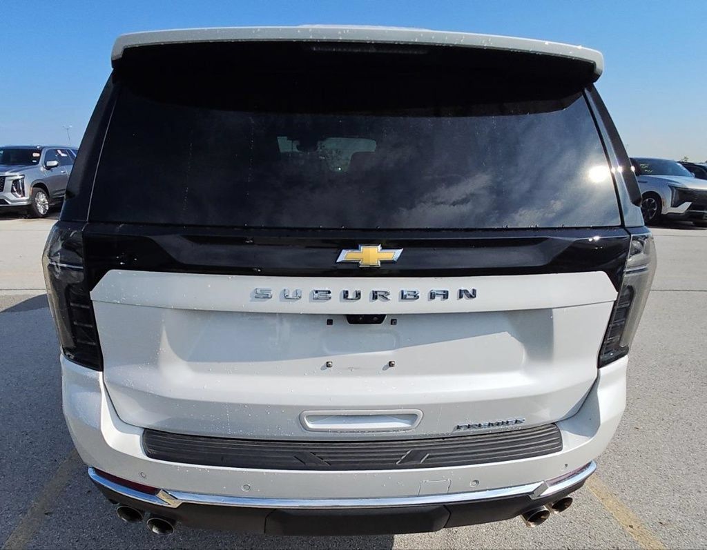 Used 2025 Chevrolet Suburban Premier AWD/4WD image 5