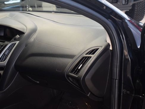 Used 2013 Ford Focus SE FWD image 17