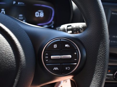 Used 2025 Kia Soul LX w/ LX Technology Package FWD image 13
