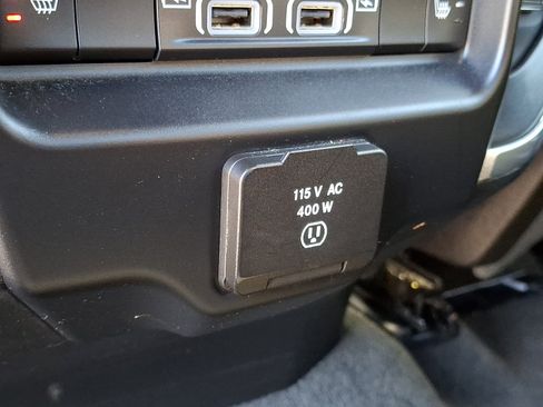 Used 2021 RAM 1500 Laramie AWD/4WD image 12