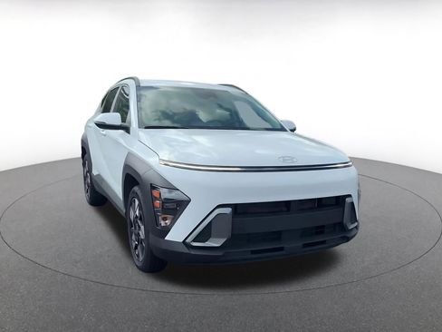 Used 2025 Hyundai Kona SEL FWD image 3