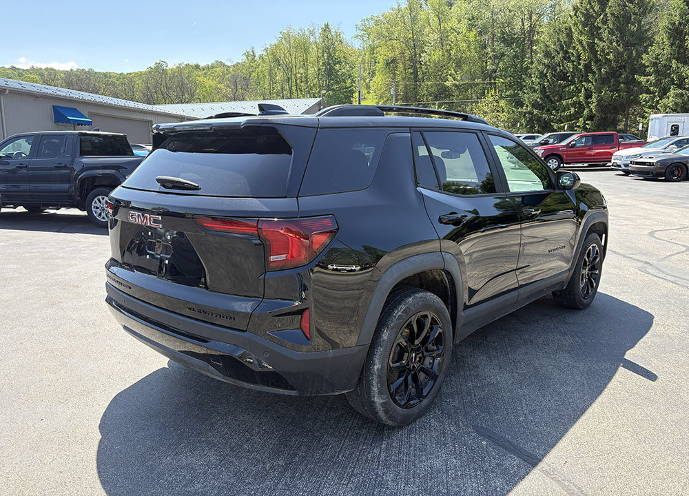 Used 2025 GMC Terrain Elevation w/ Elevation Premium Package AWD/4WD image 3