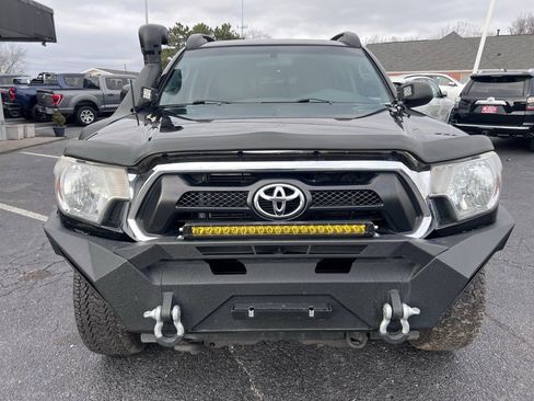 Used 2015 Toyota Tacoma Base image 3