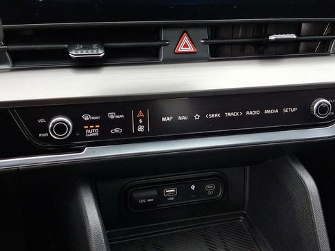 Used 2025 Kia Sportage EX w/ Premium Package FWD image 16