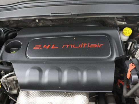 Used 2019 Jeep Renegade Latitude AWD/4WD image 19