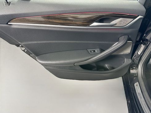 Used 2021 BMW 540i w/ Premium Package image 26