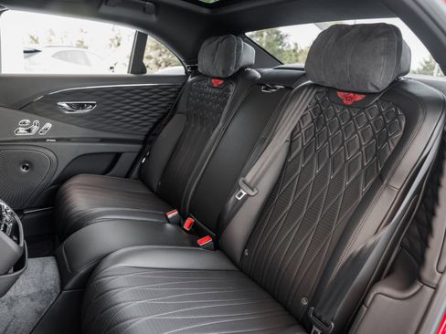 Used 2022 Bentley Flying Spur V8 image 18
