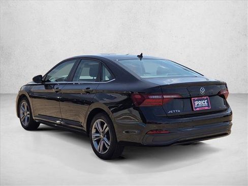 Used 2024 Volkswagen Jetta SE FWD image 8