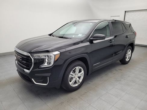 Used 2024 GMC Terrain SLE image 2