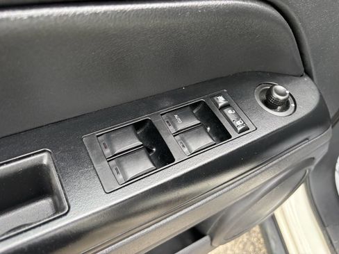 Used 2009 Jeep Patriot Sport FWD image 23