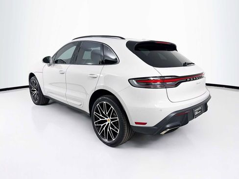 Certified 2025 Porsche Macan image 3