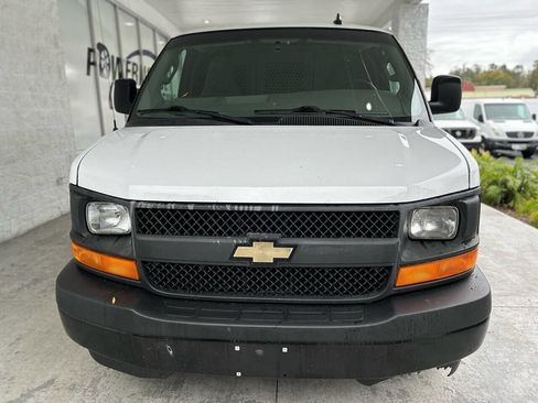Used 2017 Chevrolet Express 3500 image 3