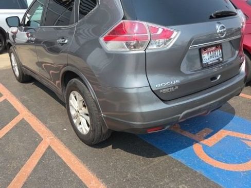 Used 2015 Nissan Rogue SV w/ SV Premium Package FWD image 4