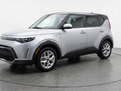 Used 2025 Kia Soul FWD image 3