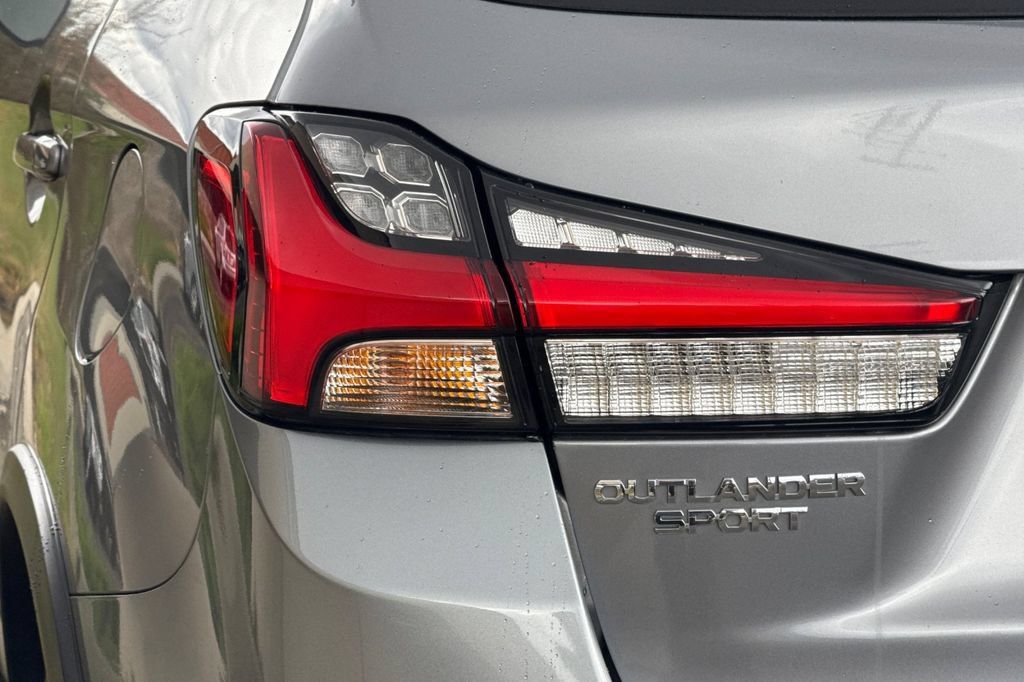 Used 2025 Mitsubishi Outlander Sport ES AWD/4WD image 28