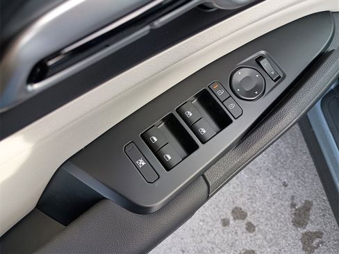 New 2026 Kia Sportage EX w/ EX Panoramic Sunroof Package image 19