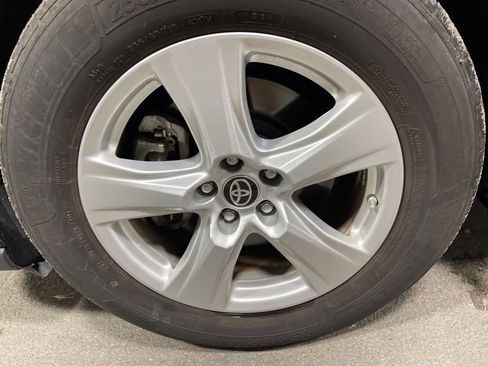 Used 2024 Toyota Highlander XLE image 35