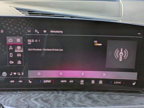 Used 2025 Audi Q5 Premium w/ Convenience Package image 17