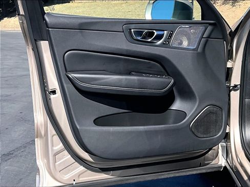 Used 2023 Volvo XC60 T8 Ultimate AWD/4WD image 25