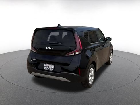 Used 2025 Kia Soul LX w/ LX Technology Package FWD image 12
