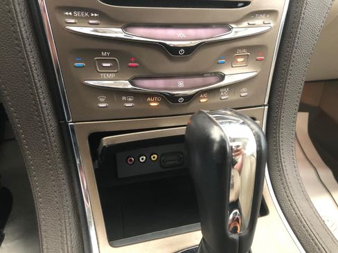 Used 2013 Lincoln MKX AWD image 18