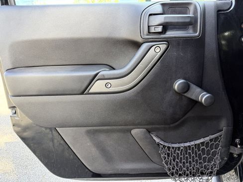 Used 2016 Jeep Wrangler Unlimited Sport w/ Connectivity Group image 39