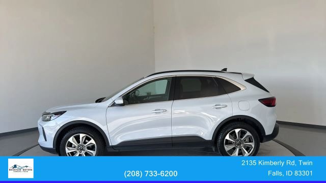 Used 2025 Ford Escape Platinum AWD/4WD image 4