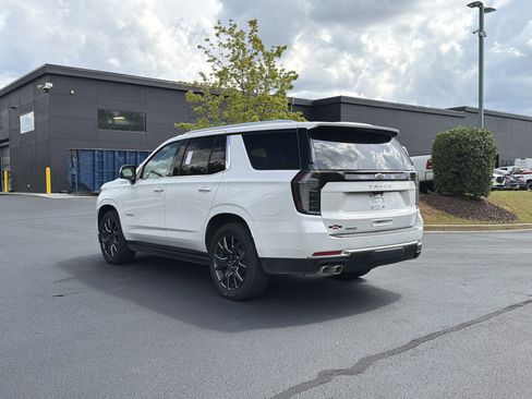 Used 2025 Chevrolet Tahoe High Country AWD/4WD image 14
