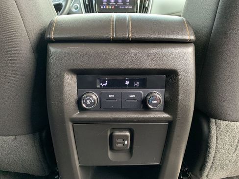 Used 2020 Chevrolet Traverse LT image 25