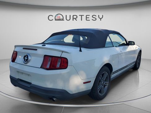 Used 2010 Ford Mustang Convertible RWD image 3