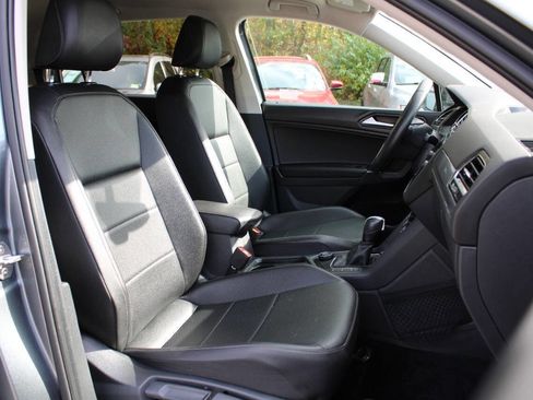 Used 2020 Volkswagen Tiguan SE image 30