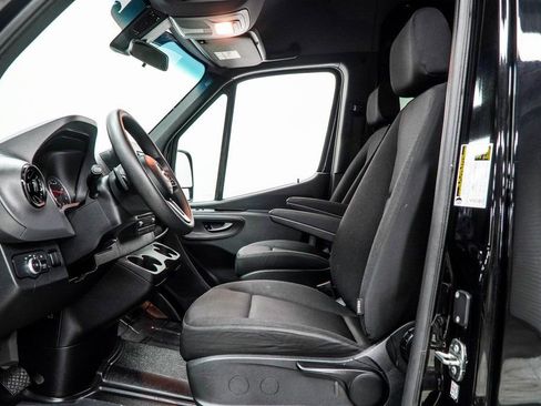 Used 2024 Mercedes-Benz Sprinter 2500 image 38