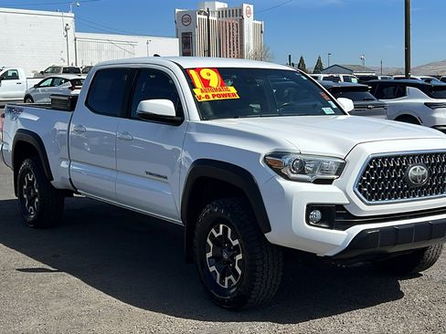 Used 2019 Toyota Tacoma TRD Off-Road AWD/4WD image 3