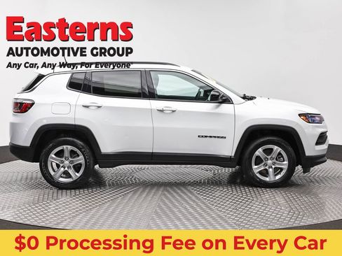 Used 2024 Jeep Compass Latitude AWD/4WD image 4