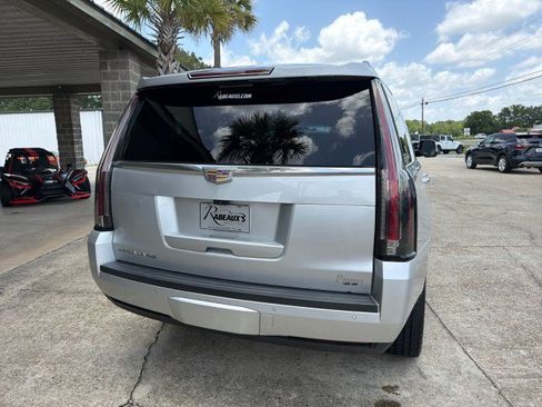 Used 2019 Cadillac Escalade Premium Luxury RWD image 5