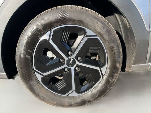 Used 2025 Kia Niro EX w/ EX Cold Weather Package image 31