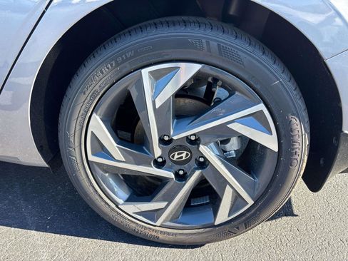 Used 2025 Hyundai Elantra Sport FWD image 21