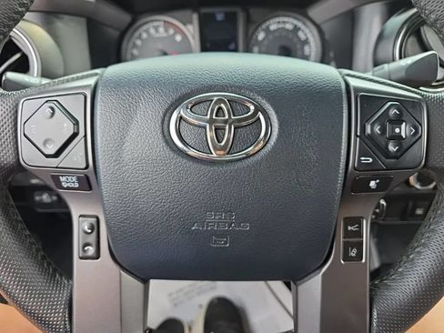 Used 2018 Toyota Tacoma TRD Off-Road AWD/4WD image 21