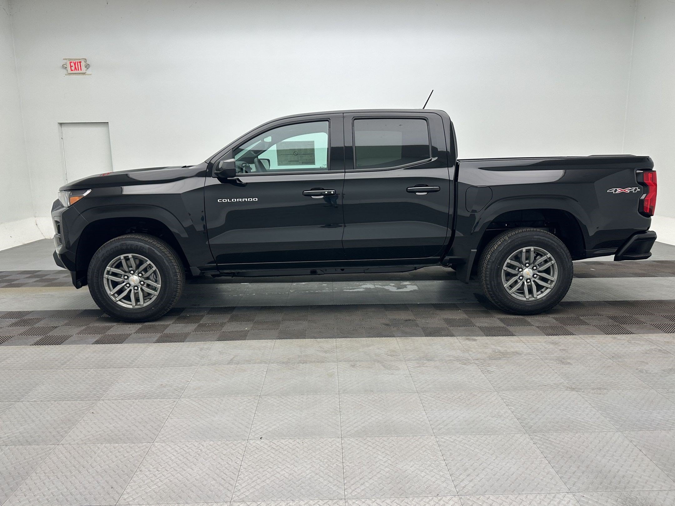 New 2026 Chevrolet Colorado LT w/ Advanced Trailering Package AWD/4WD image 2