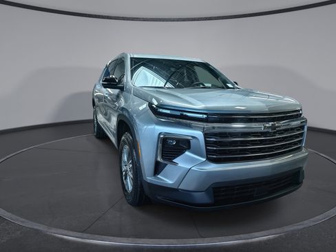 New 2026 Chevrolet Traverse LT w/ Driver Confidence Package AWD/4WD image 16
