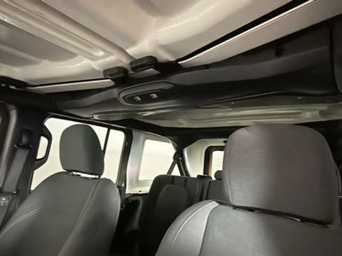 Used 2024 Jeep Wrangler Unlimited AWD/4WD image 11