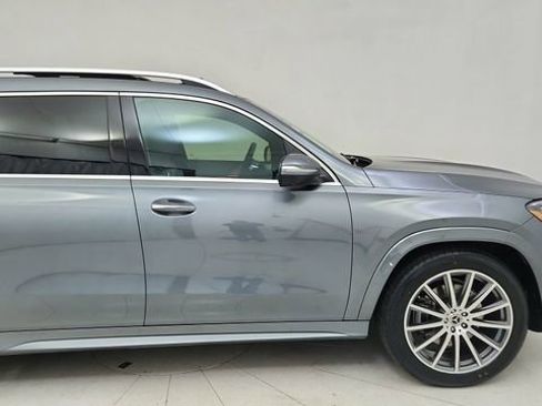 Used 2025 Mercedes-Benz GLS 450 4MATIC image 2