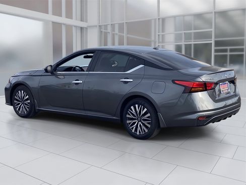 New 2025 Nissan Altima 2.5 SV image 4