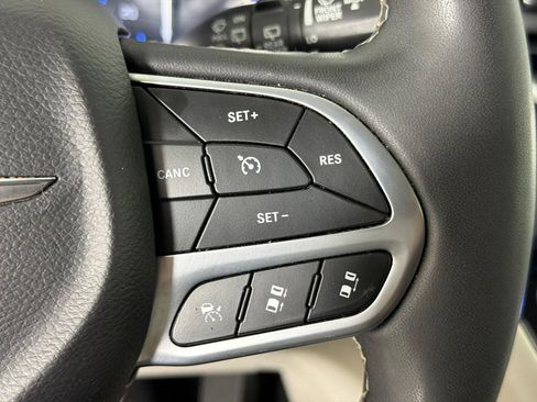 Used 2024 Chrysler Pacifica Touring-L FWD image 24