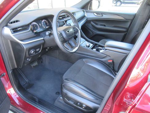 Used 2023 Jeep Grand Cherokee L Laredo image 18